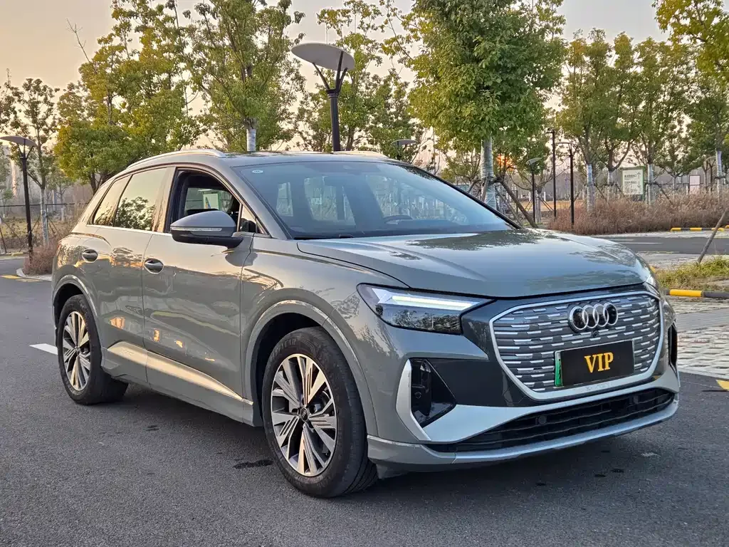 Audi Q4 e-tron — фото 4