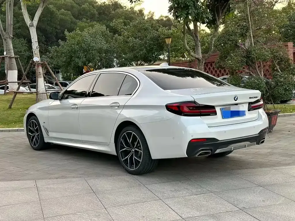 BMW 5 Series — фото 10