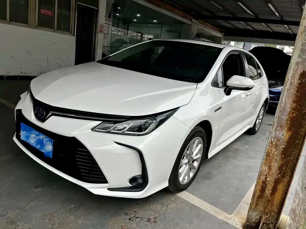 Toyota Corolla — фото 1