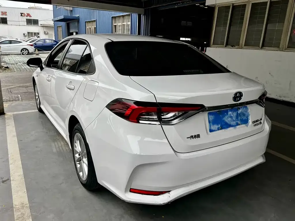 Toyota Corolla — фото 4