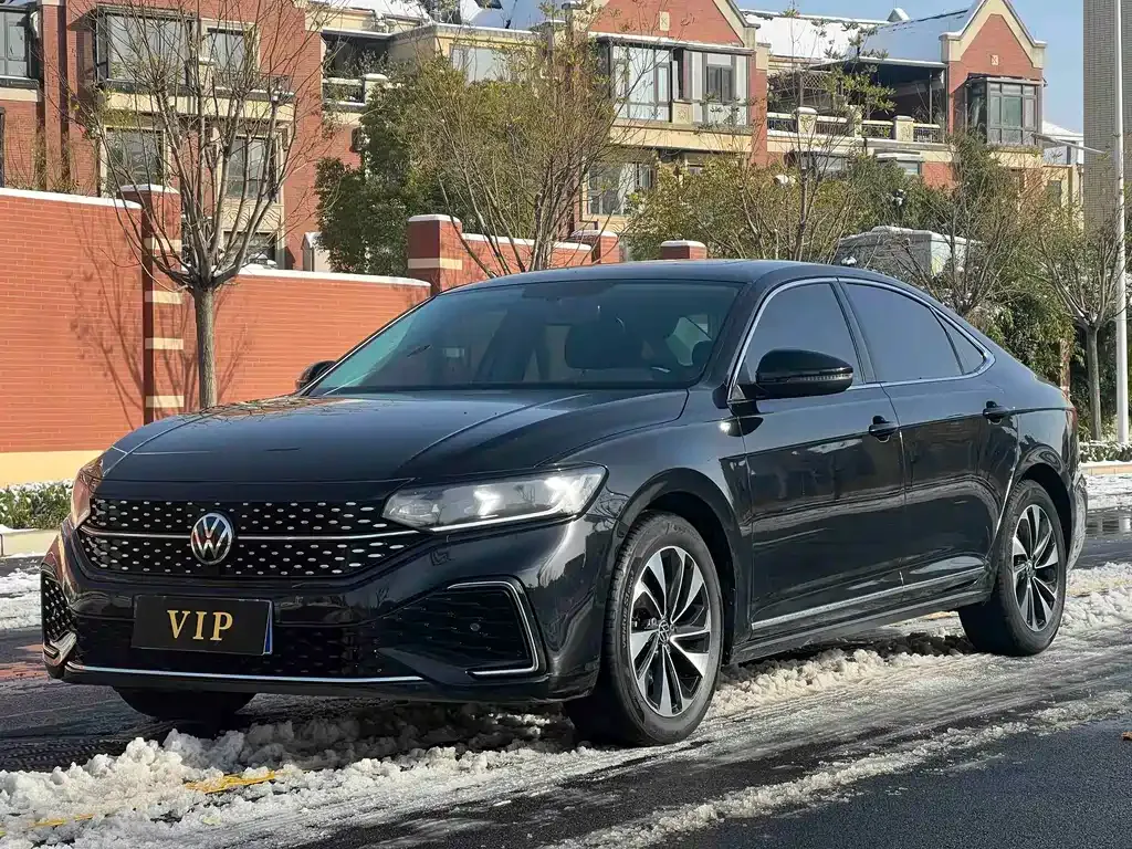 Volkswagen Passat — фото 1