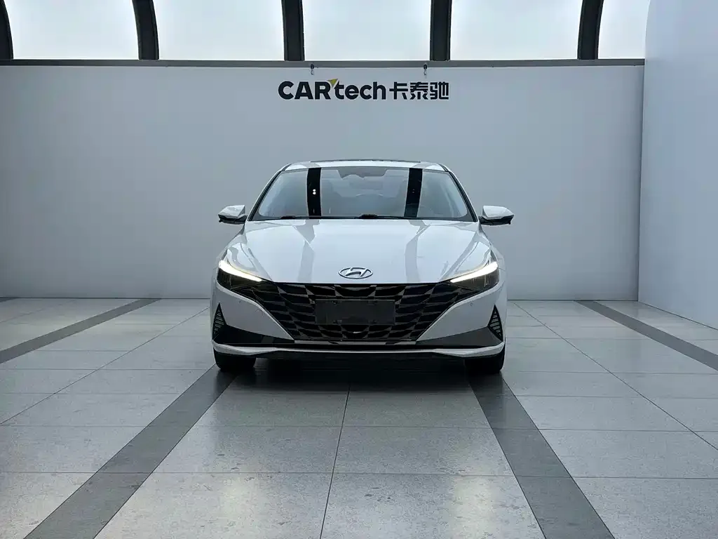 Hyundai Elantra — фото 2