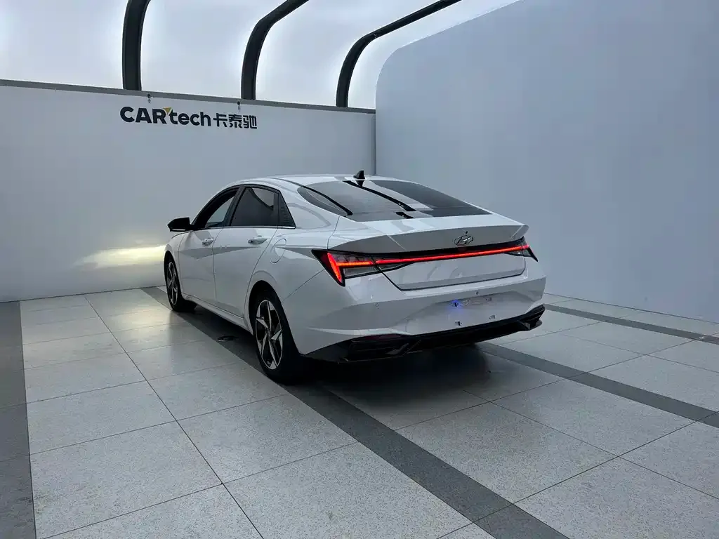 Hyundai Elantra — фото 4