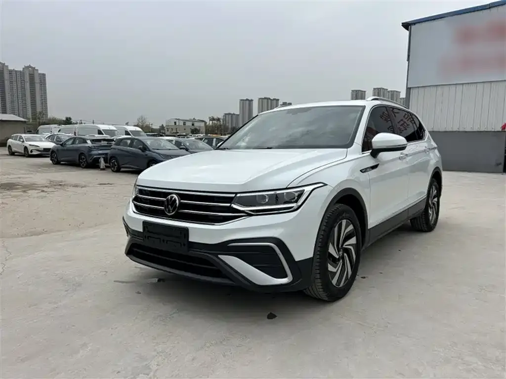 Volkswagen Tiguan L — фото 2