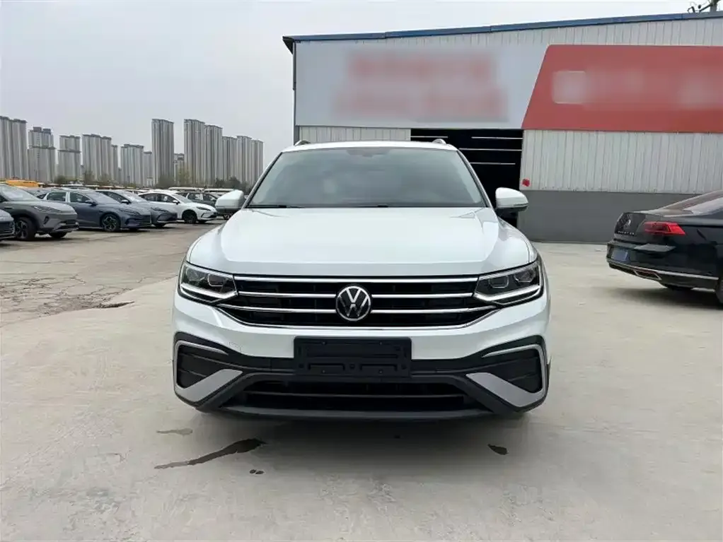 Volkswagen Tiguan L — фото 3