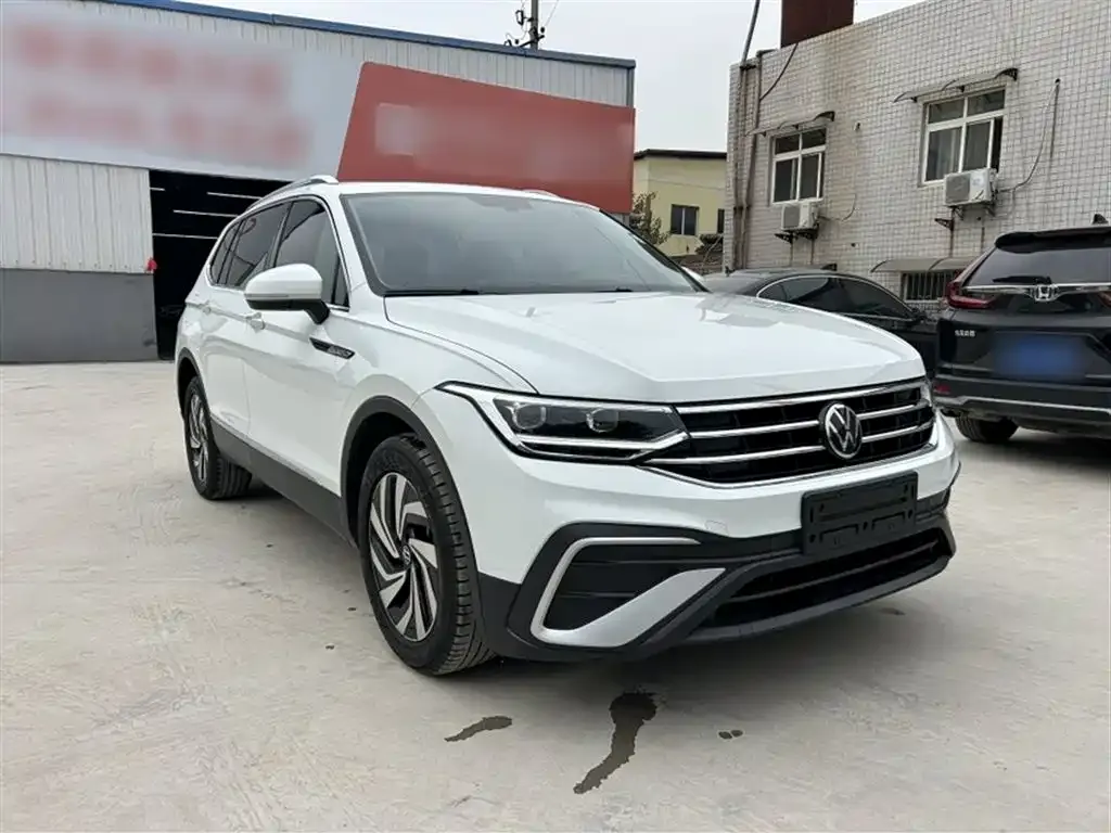 Volkswagen Tiguan L — фото 4