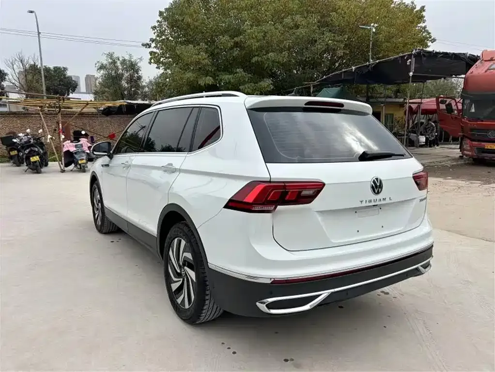 Volkswagen Tiguan L — фото 5