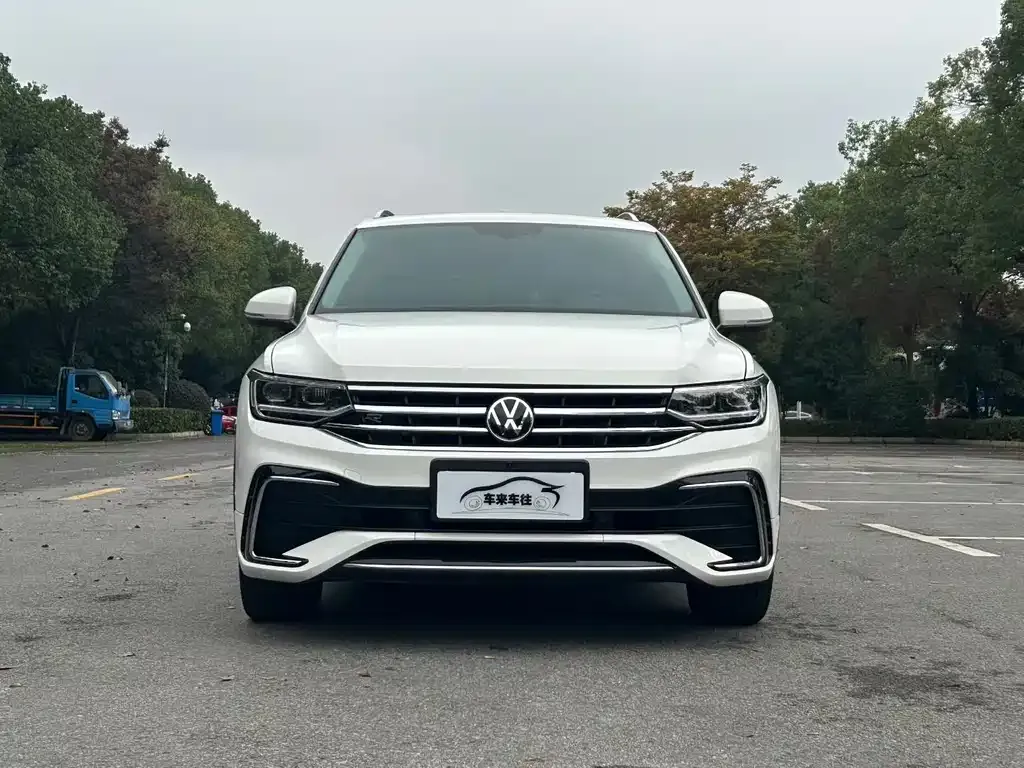 Volkswagen Tiguan L — фото 9