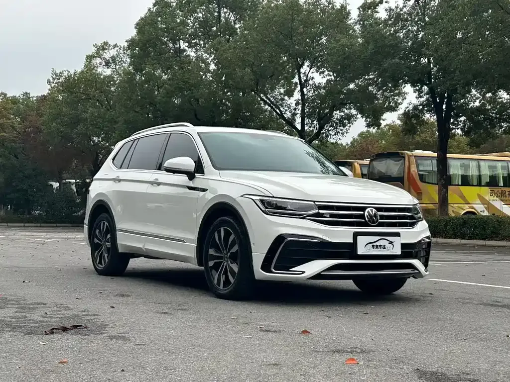 Volkswagen Tiguan L — фото 3