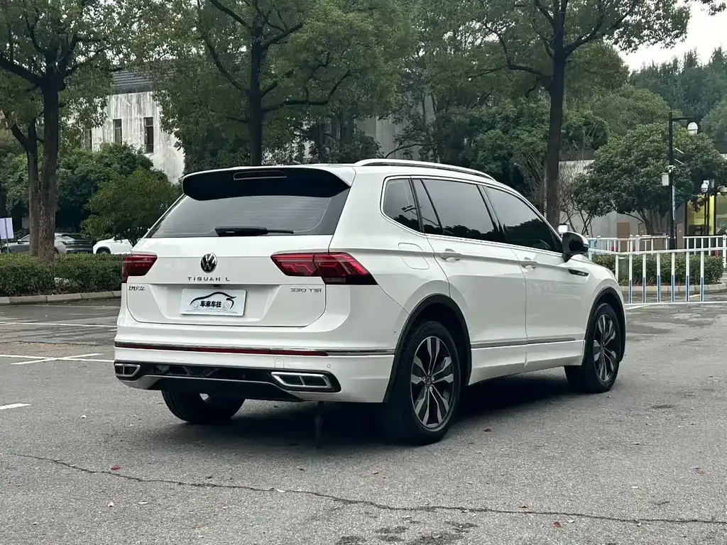 Volkswagen Tiguan L — фото 8