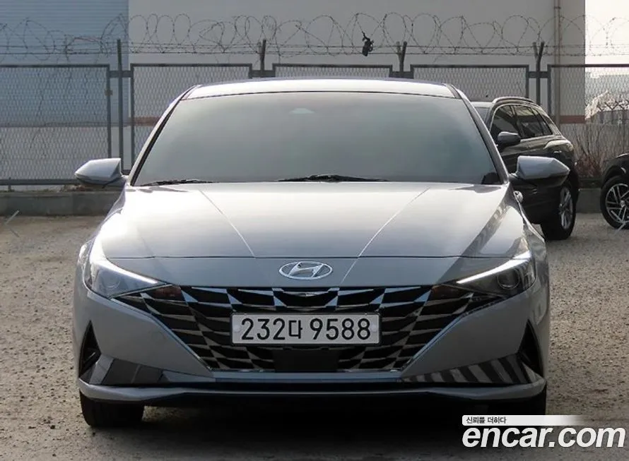 Hyundai AVANTE — фото 1