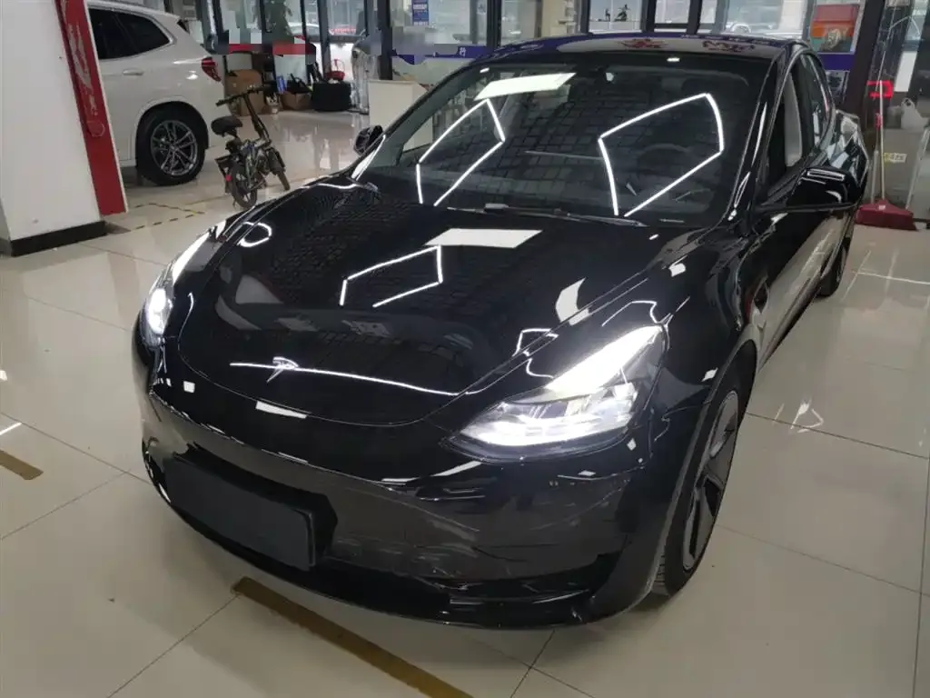 Tesla Model 3 — фото 1