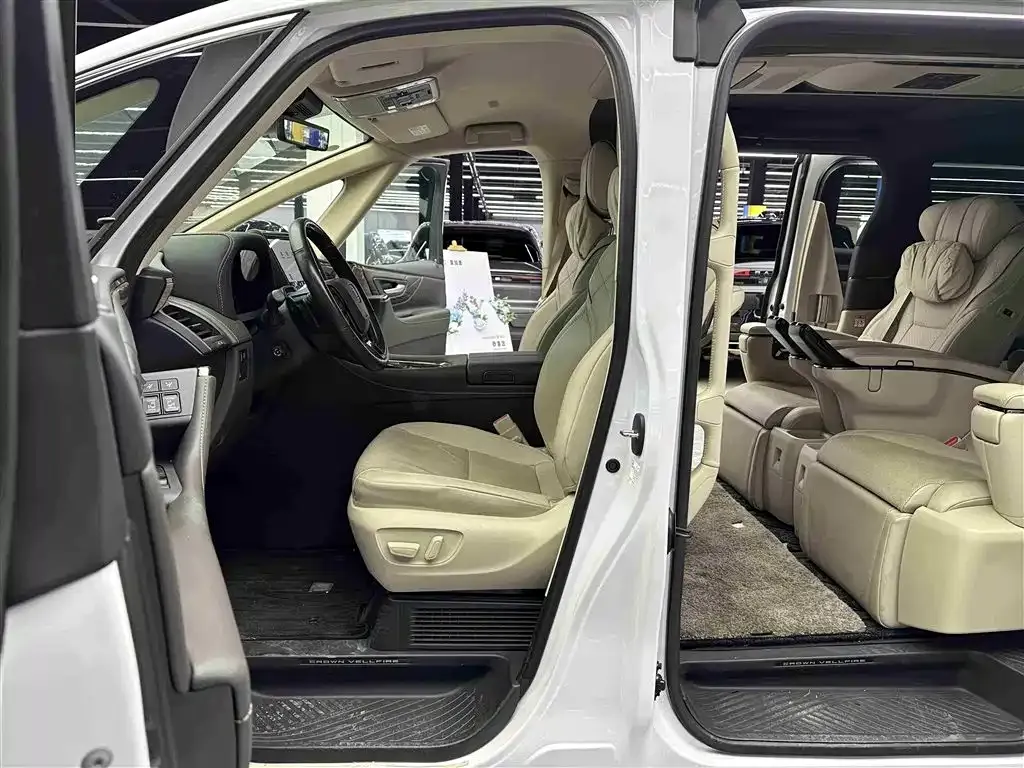 Toyota Vellfire — фото 7