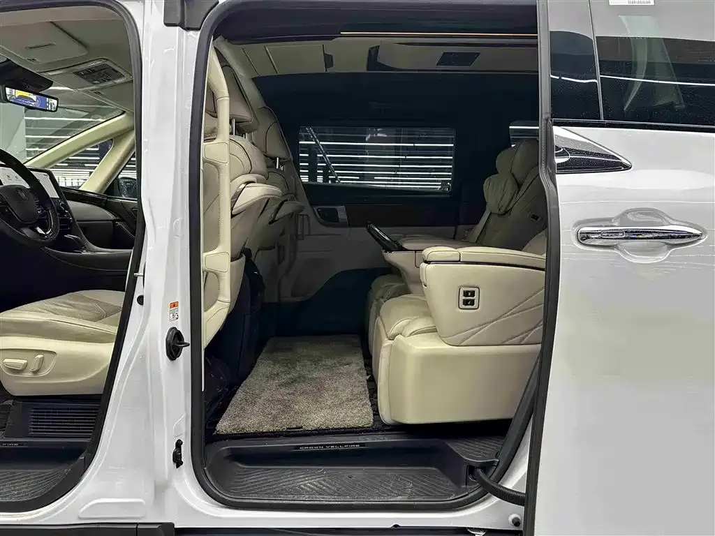 Toyota Vellfire — фото 3