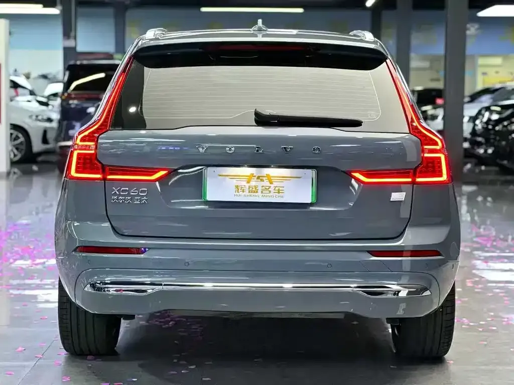 Volvo XC60 PHEV — фото 3