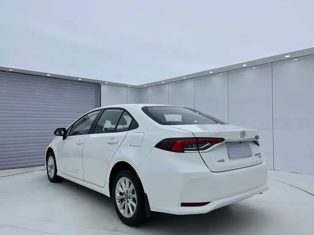 Toyota Corolla — фото 8
