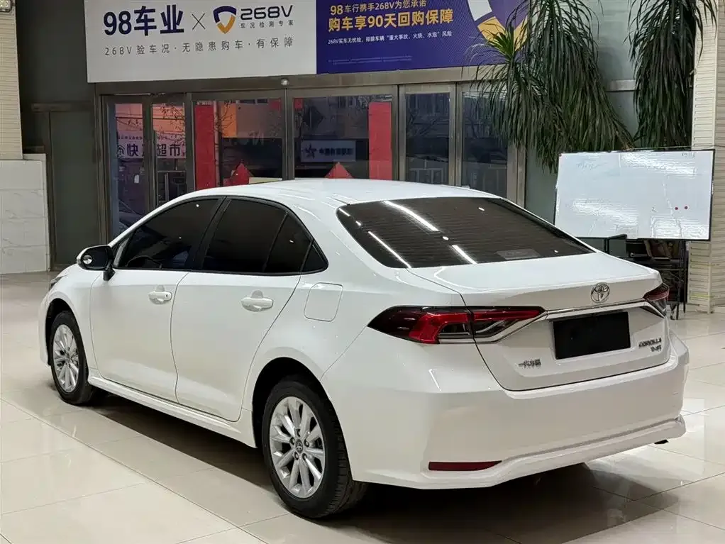 Toyota Corolla — фото 10