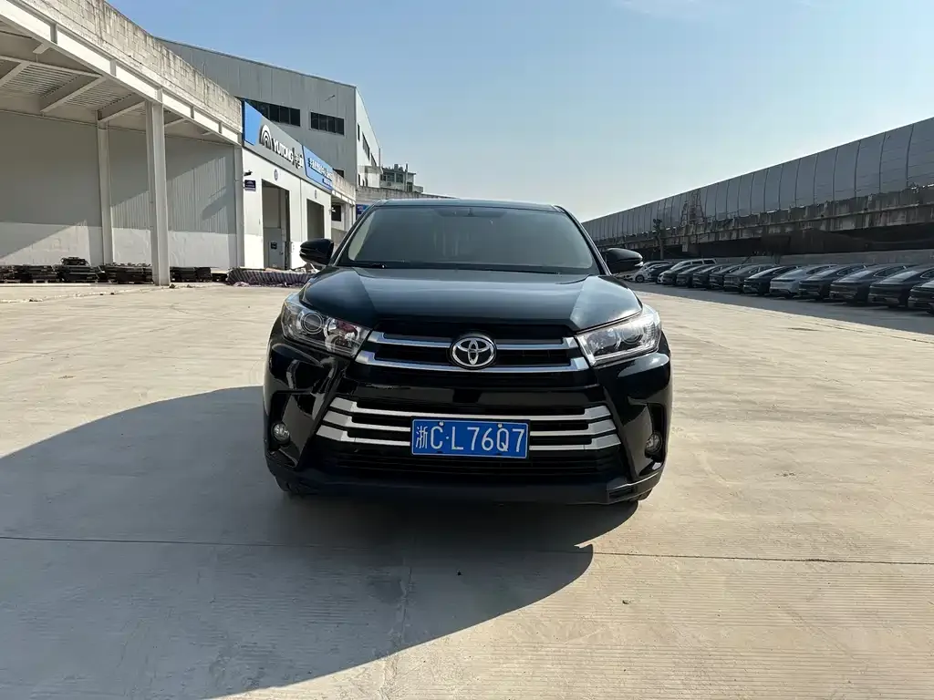 Toyota Highlander — фото 4