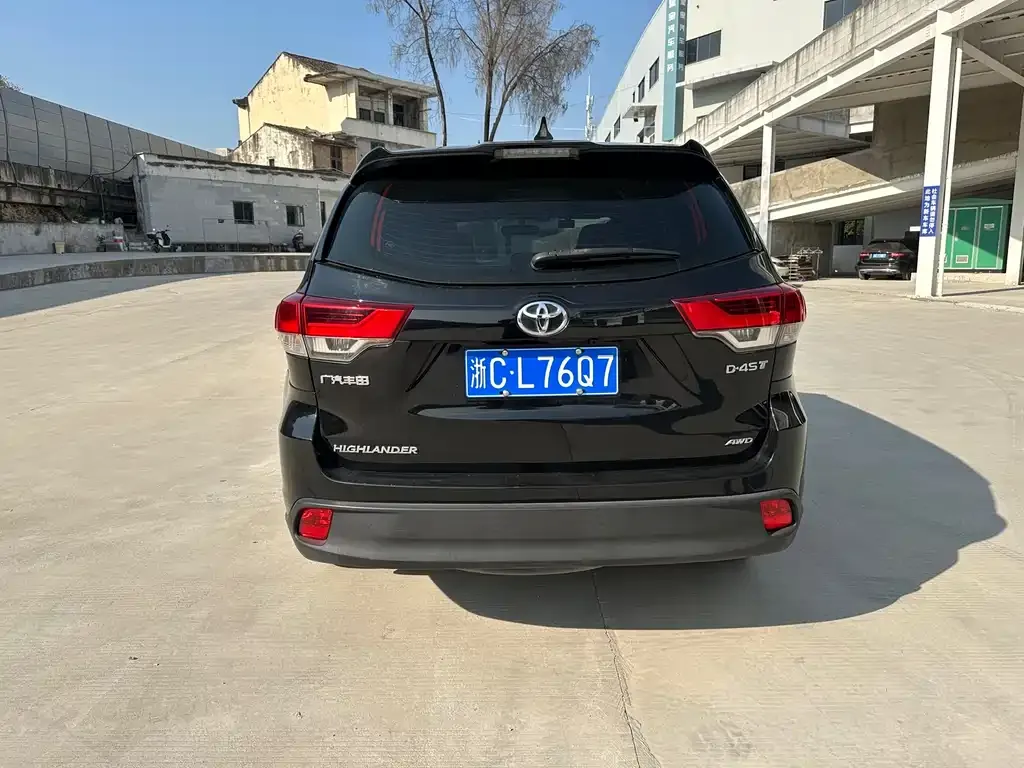 Toyota Highlander — фото 6