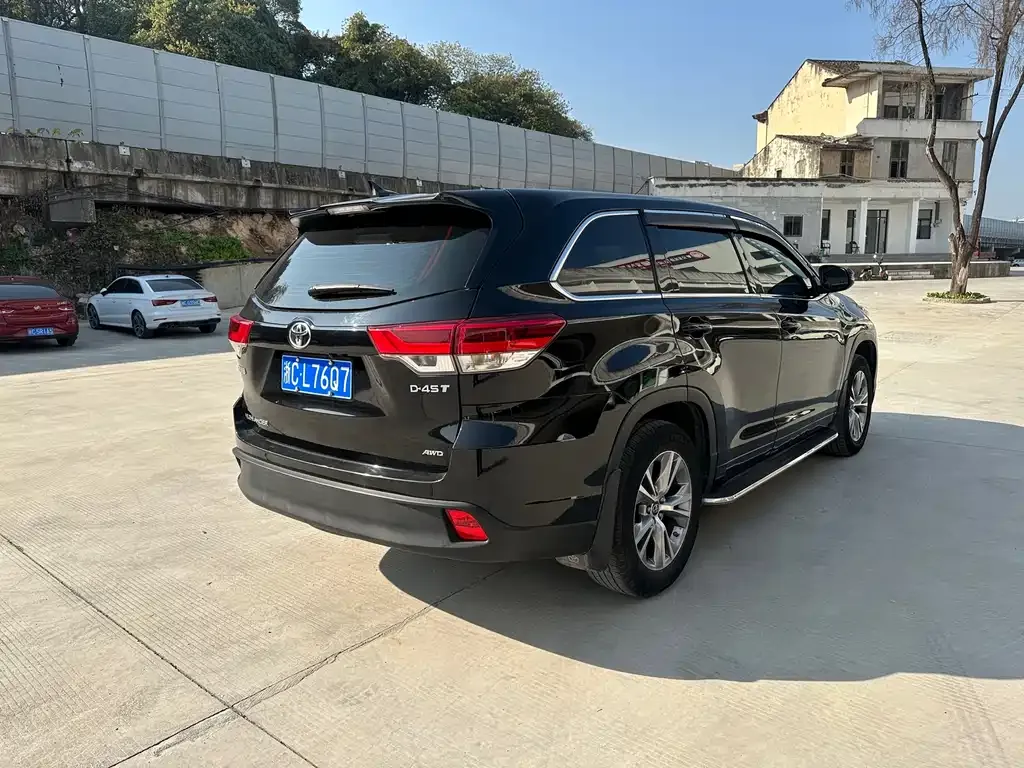 Toyota Highlander — фото 8