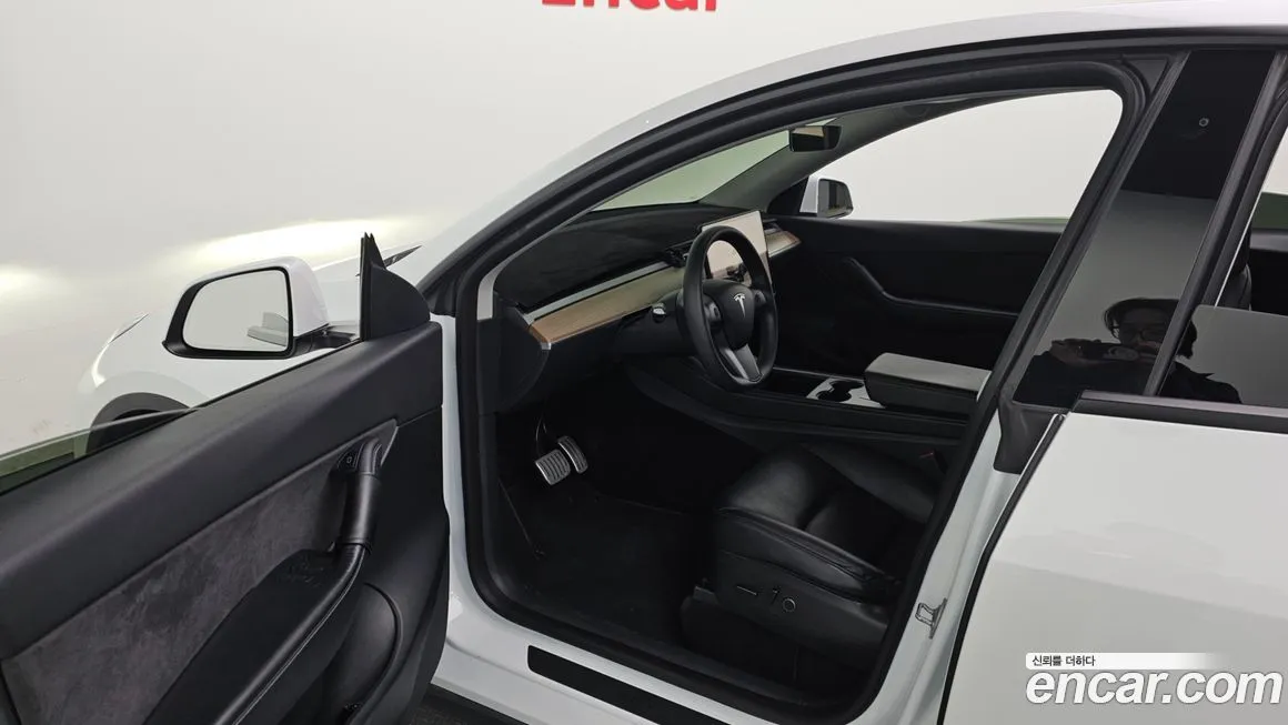 Tesla Model Y — фото 10