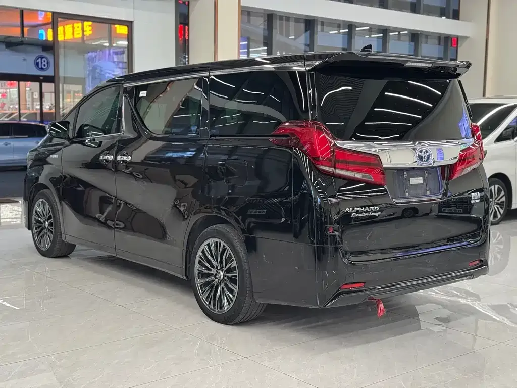 Toyota Alphard — фото 5