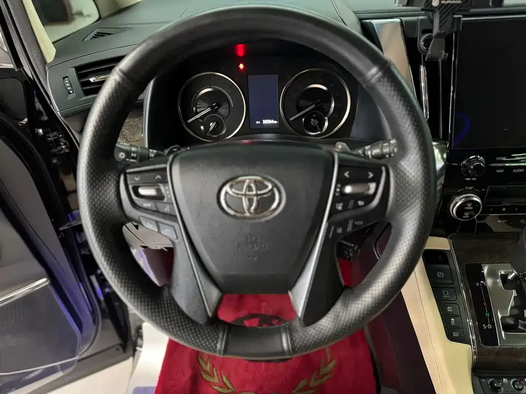 Toyota Alphard — фото 10
