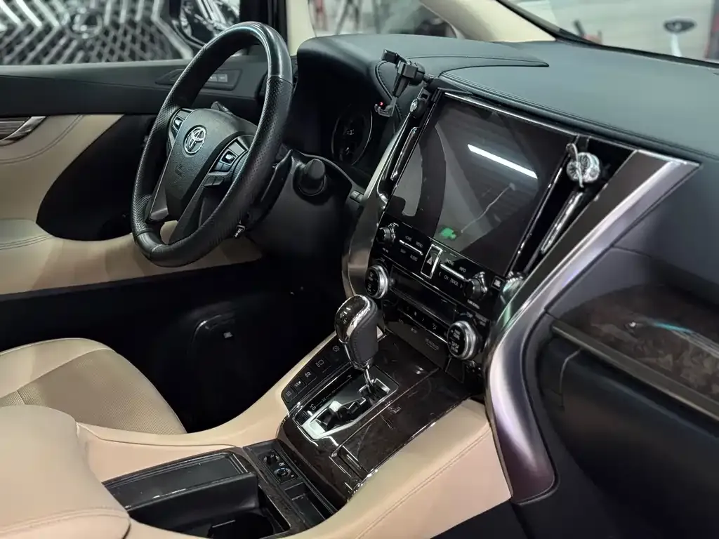 Toyota Alphard — фото 6