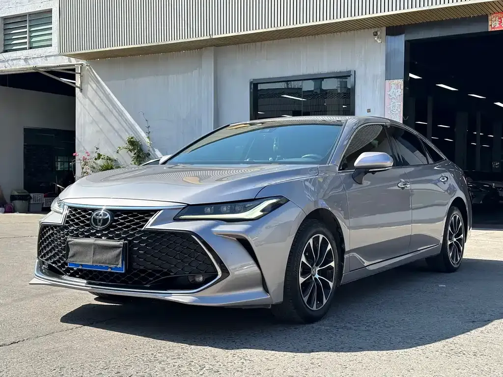 Toyota Avalon — фото 1