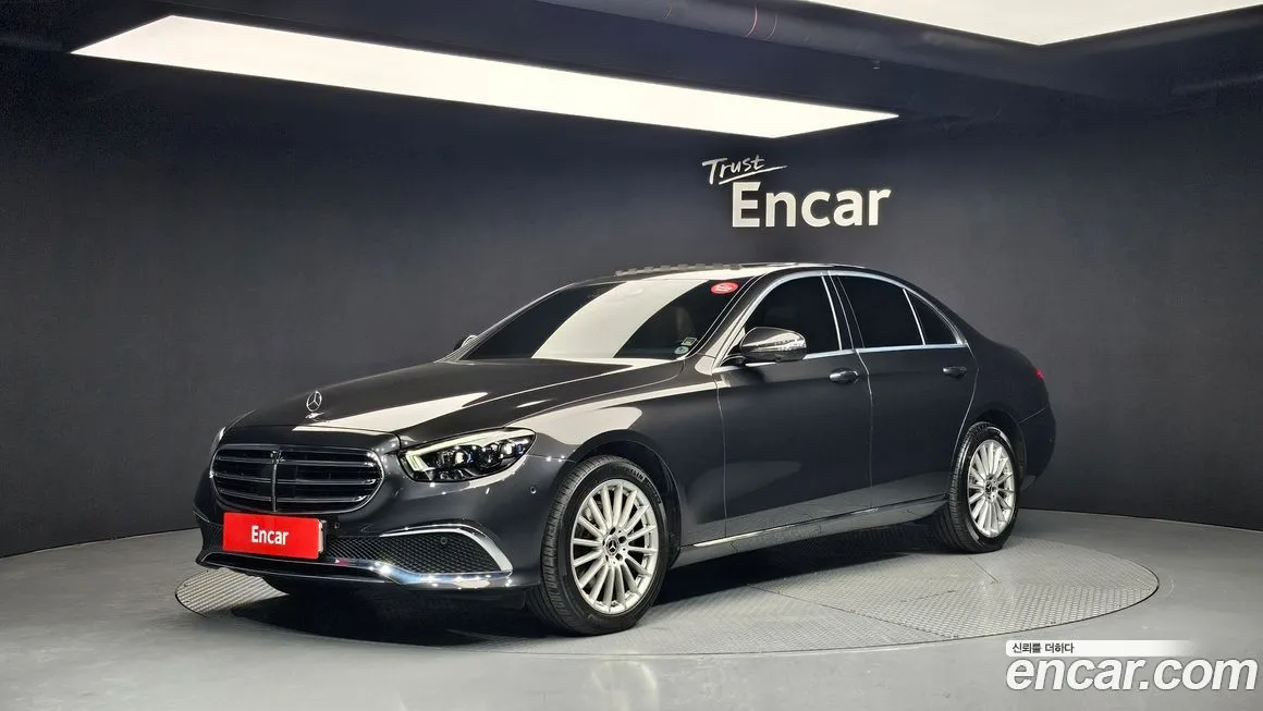 Mercedes-Benz E-Class — фото 1