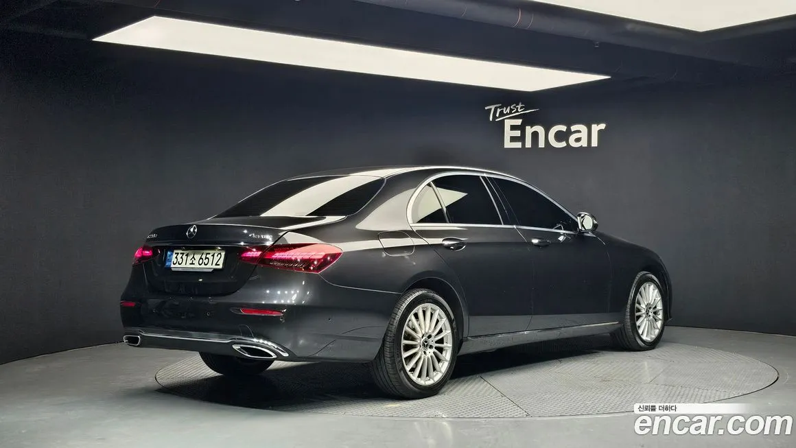 Mercedes-Benz E-Class — фото 2