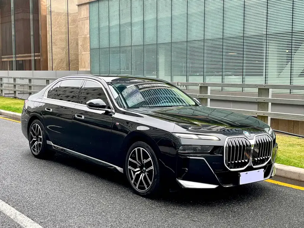 BMW 7 Series — фото 8