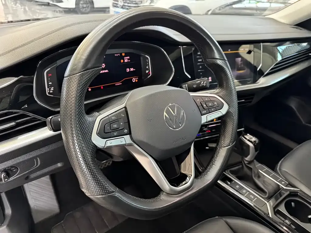 Volkswagen Passat — фото 9