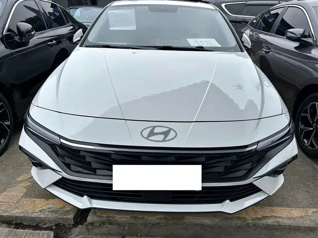 Hyundai Elantra — фото 2