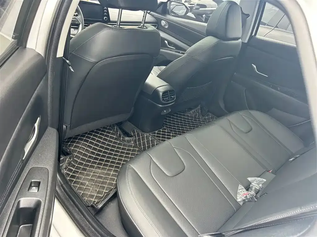 Hyundai Elantra — фото 10