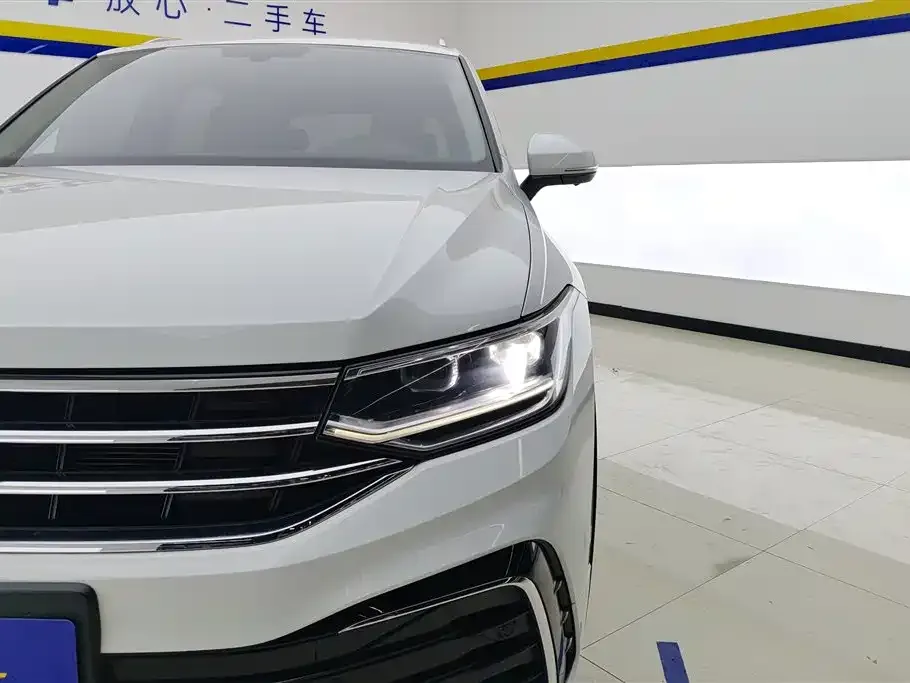 Volkswagen Tiguan L — фото 5
