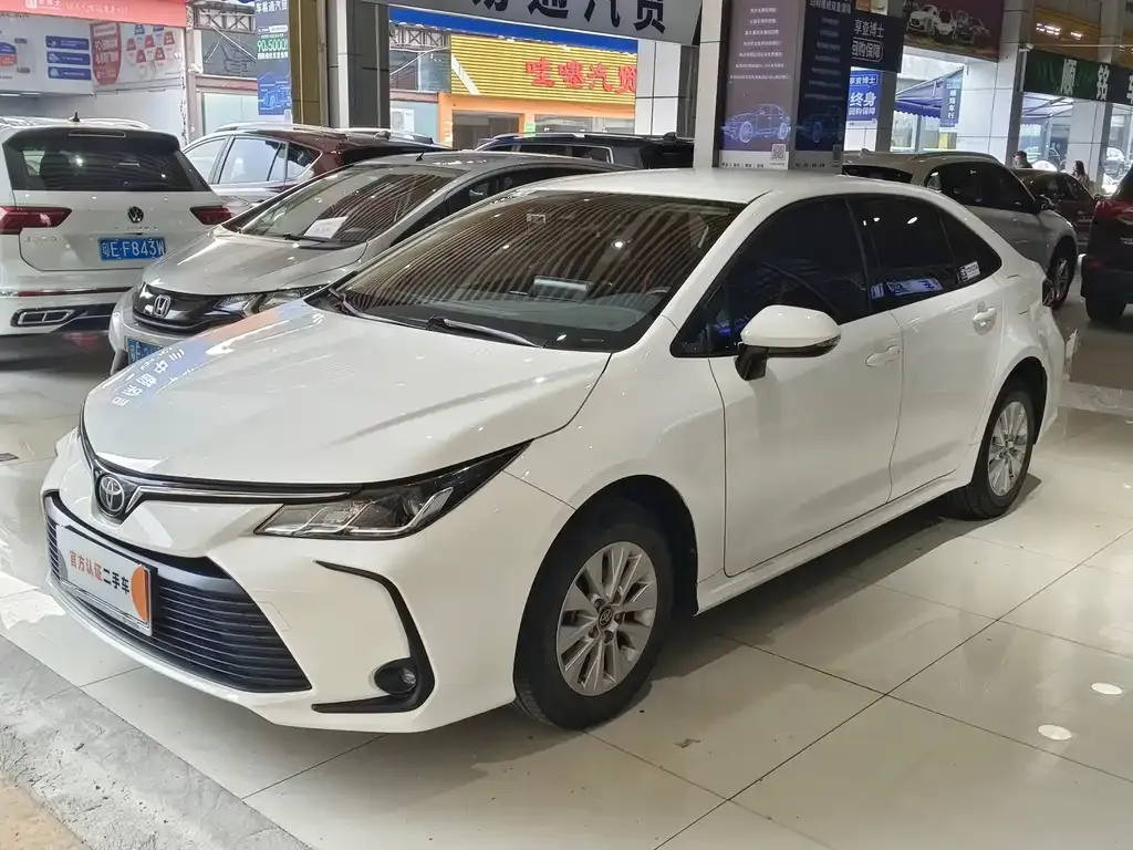 Toyota Corolla — фото 1