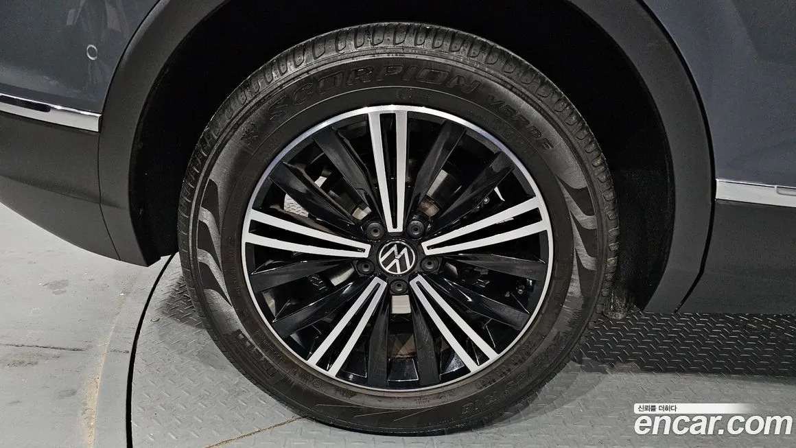 Volkswagen Tiguan — фото 8