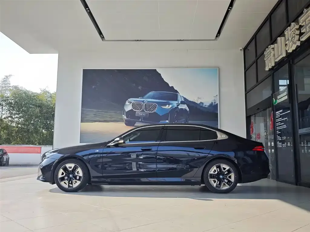 BMW i5 — фото 8