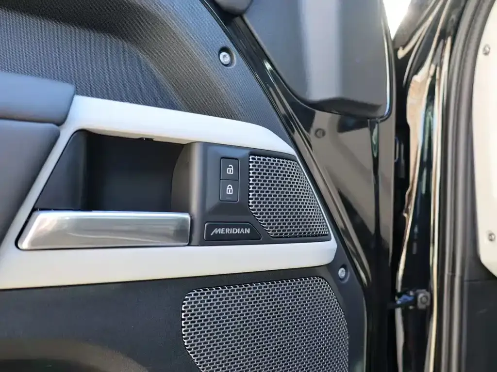 Land Rover Defender — фото 10