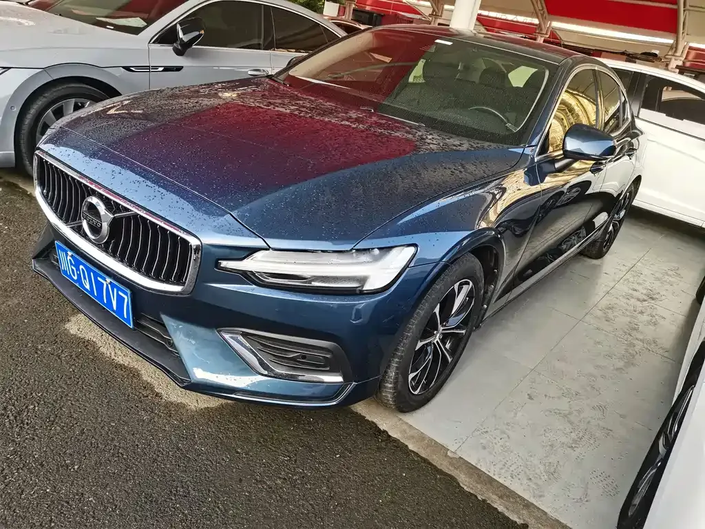 Volvo S60 — фото 10