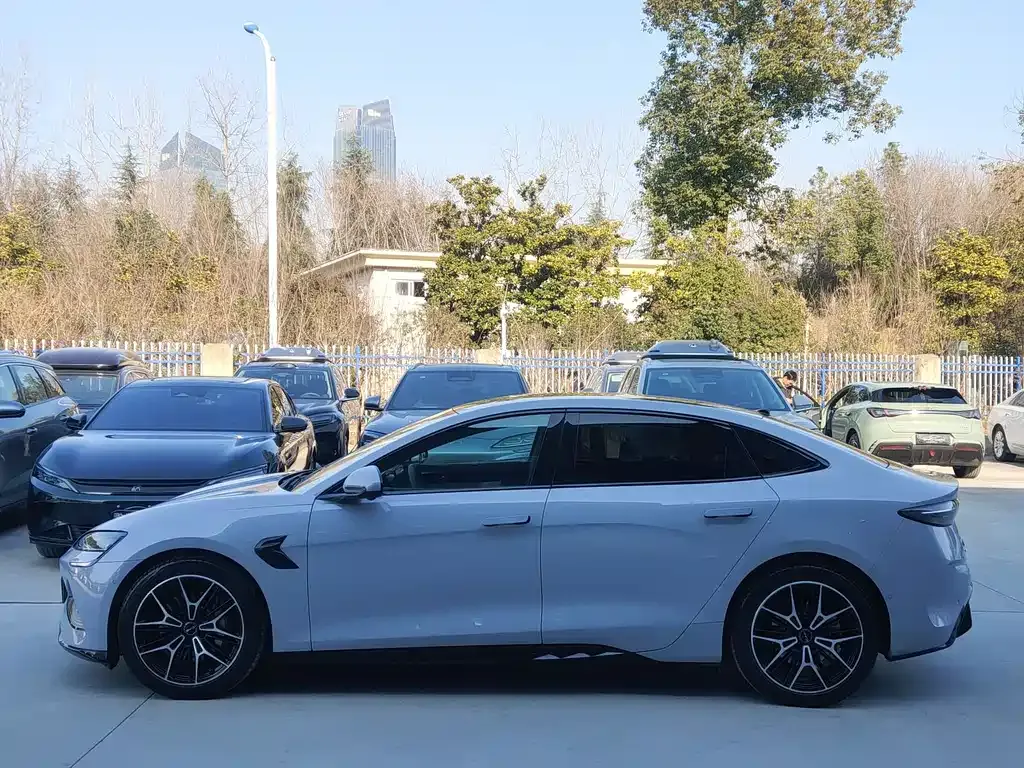 BYD Seal — фото 9