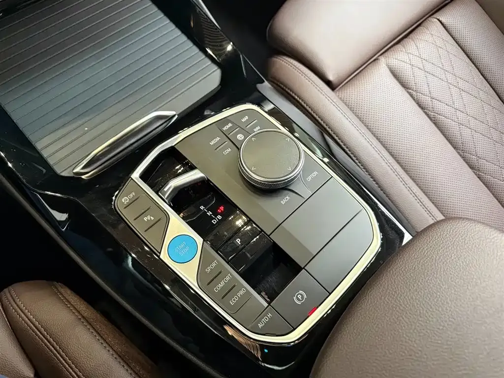 BMW iX3 — фото 8