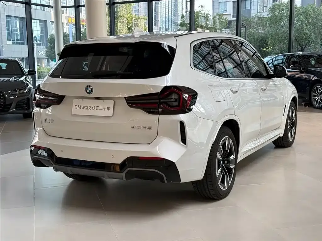 BMW iX3 — фото 7
