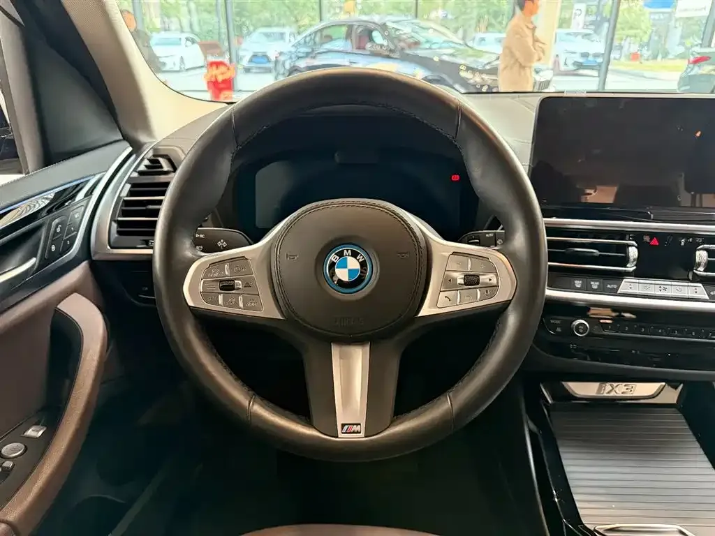 BMW iX3 — фото 2