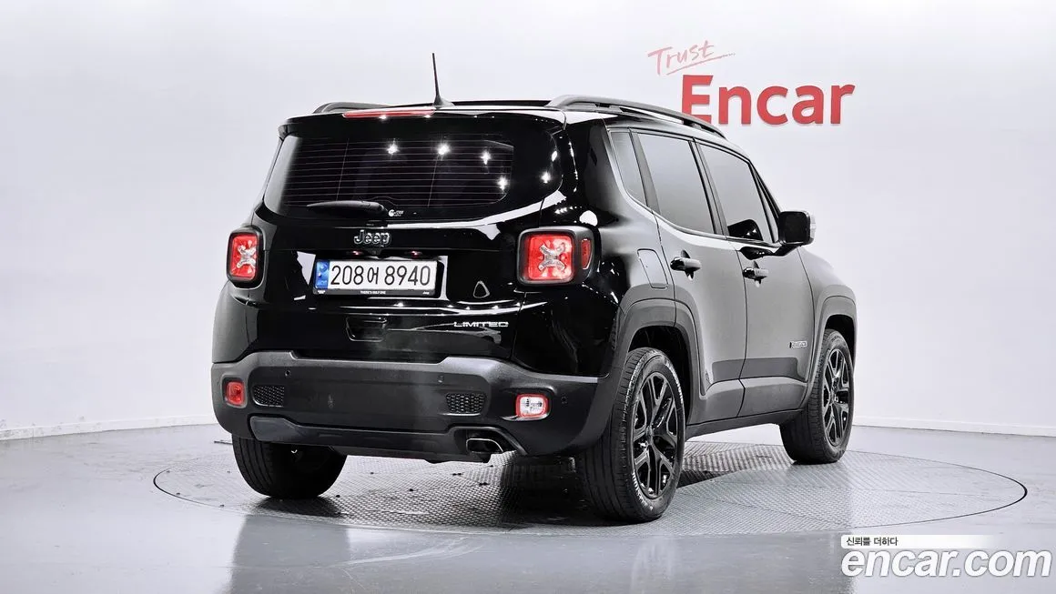 Jeep Renegade — фото 4