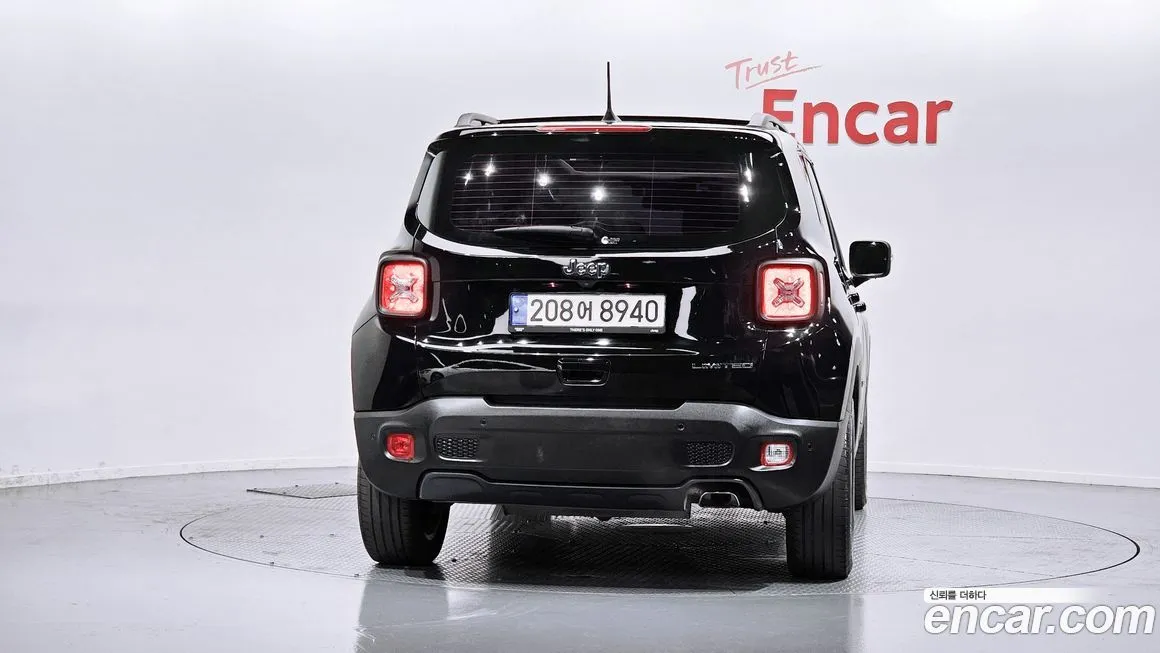 Jeep Renegade — фото 3