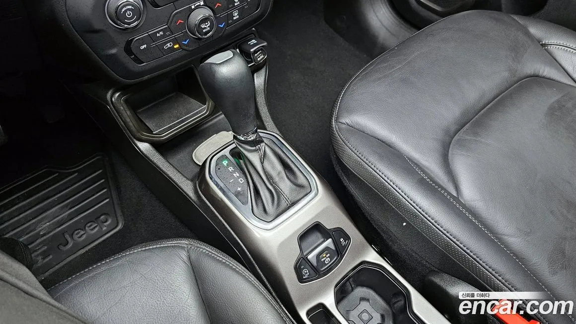 Jeep Renegade — фото 7