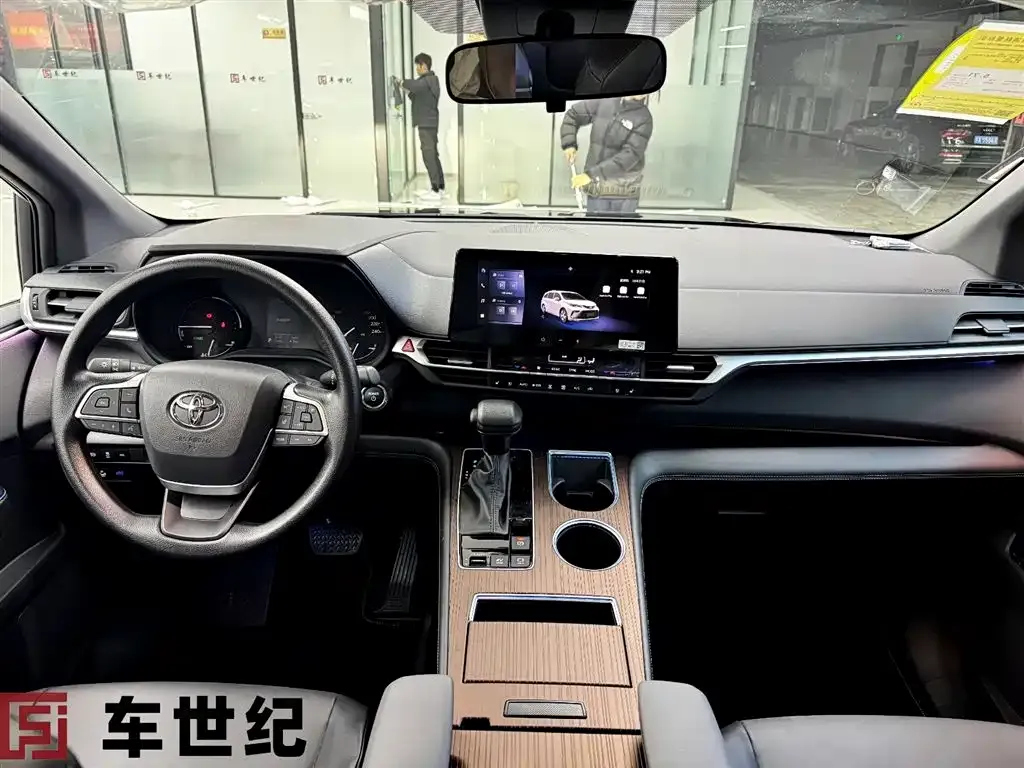 Toyota Granvia — фото 7