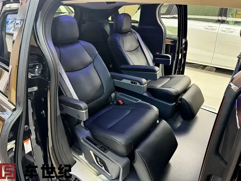 Toyota Granvia — фото 9